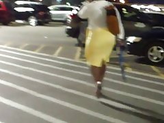 عرض لگن، milf دامن تنگ زرد...