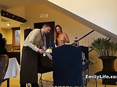 دختران برهنه برای باز کردن درب برای اتاق