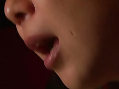 در حالی که دیگران پخش فیلم دو دختر و یک پسر